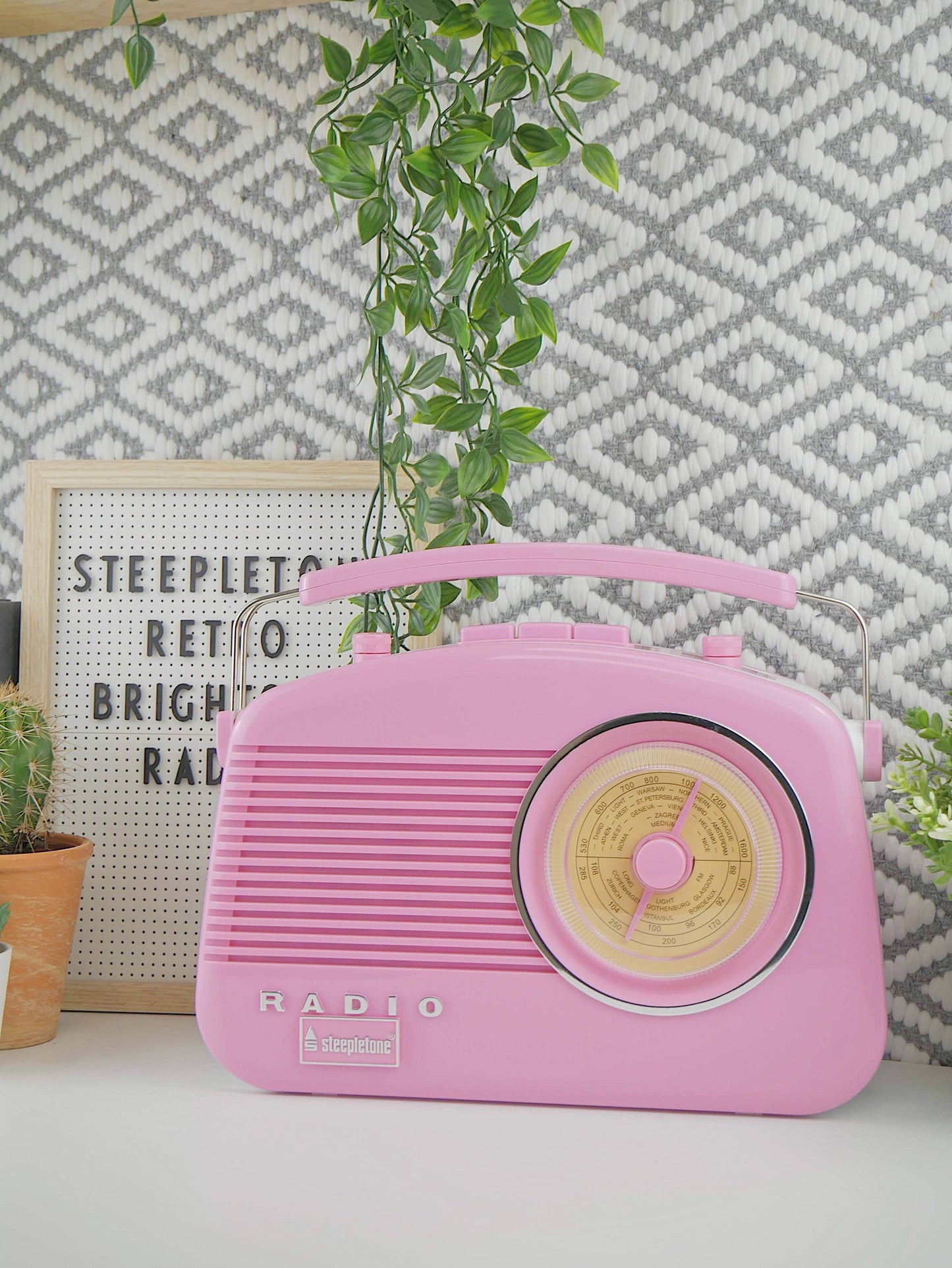 Brighton retro style radio